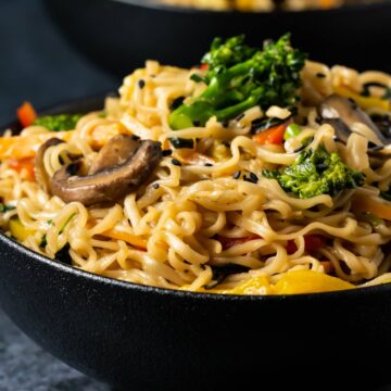 Vegan chow mein in a black bowl.