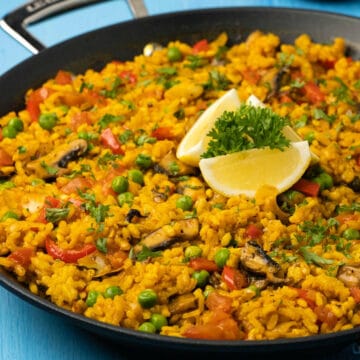 Vegan paella in a paella pan.