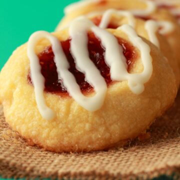 Vegan thumbprint cookies in a row